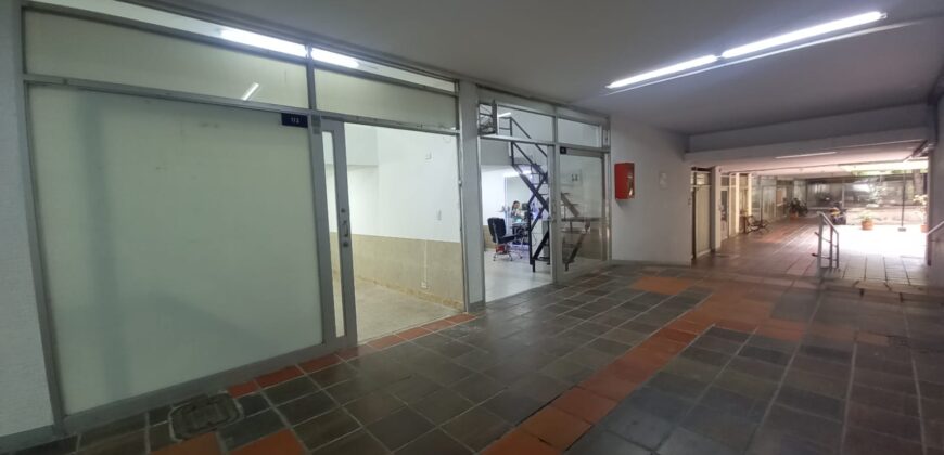 Local en centro comercial cercano a Avenida 80