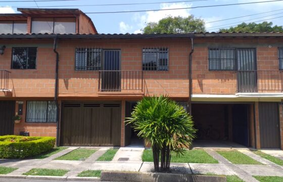 Para venta casa itagui sector La finquita.