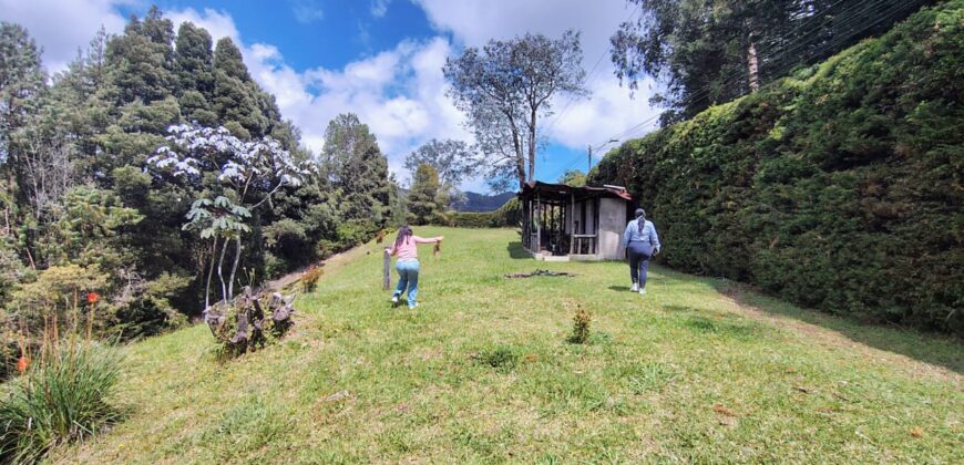 Se vende lote Envigado Loma del Escobero (	192738494)