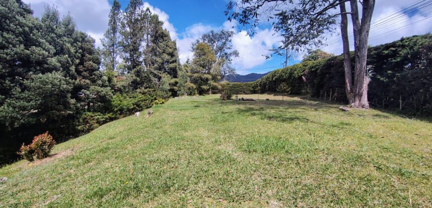 Se vende lote Envigado Loma del Escobero (	192738494)