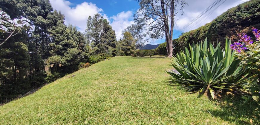 Se vende lote Envigado Loma del Escobero (	192738494)