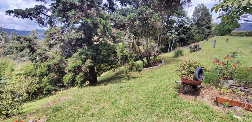 Se vende lote Envigado Loma del Escobero (	192738494)