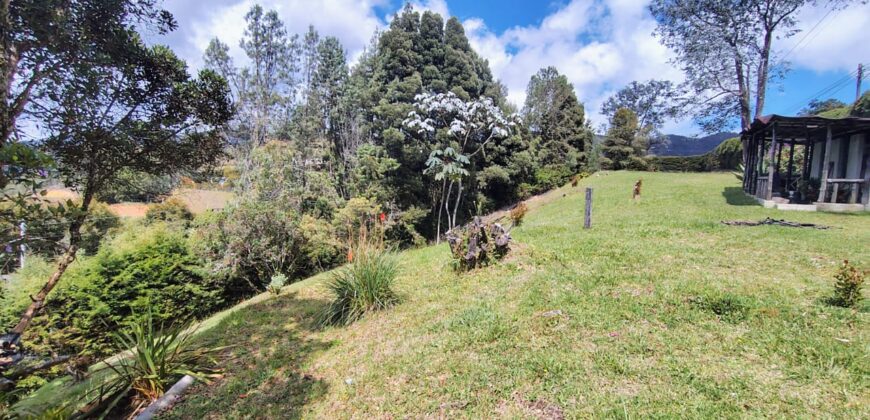 Se vende lote Envigado Loma del Escobero (	192738494)
