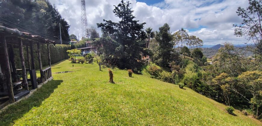 Se vende lote Envigado Loma del Escobero (	192738494)