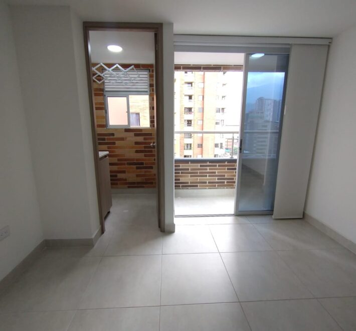 Se arrienda apartamento Sabaneta cerca al parque principal (193132388)