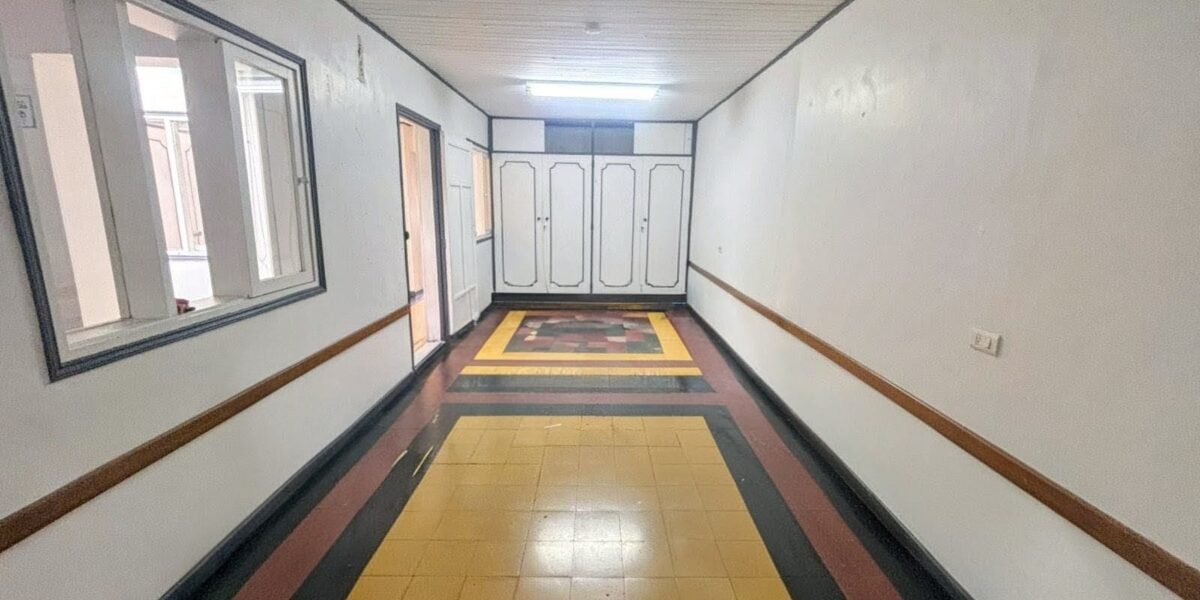Se arrienda casa local Envigado cerca al parque (193857873)