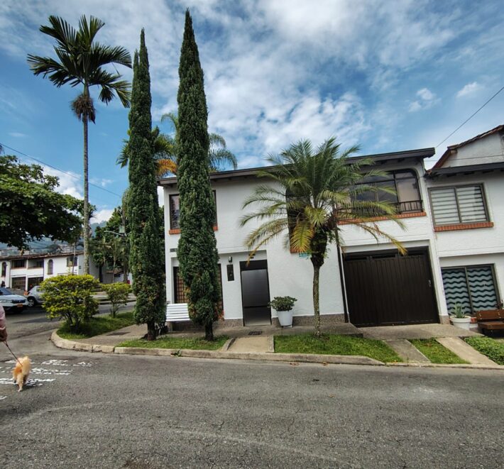 Se arrienda casa Envigado El Dorado (193863127)