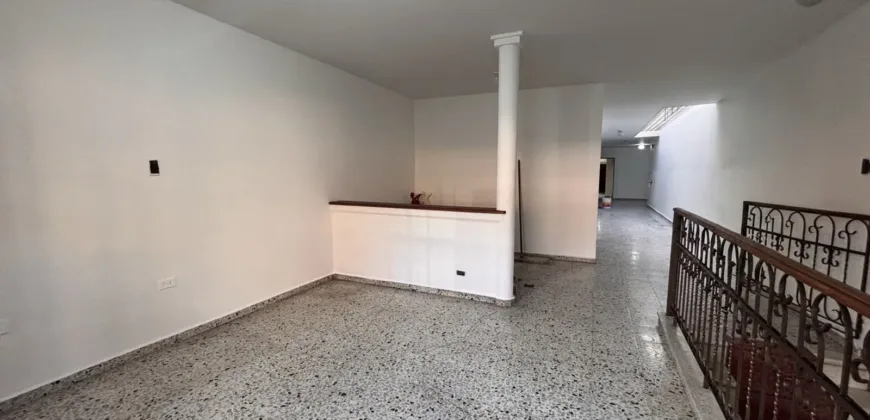 Se arrienda casa comercial Envigado centro 	(194312244)