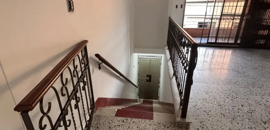 Se arrienda casa comercial Envigado centro 	(194312244)