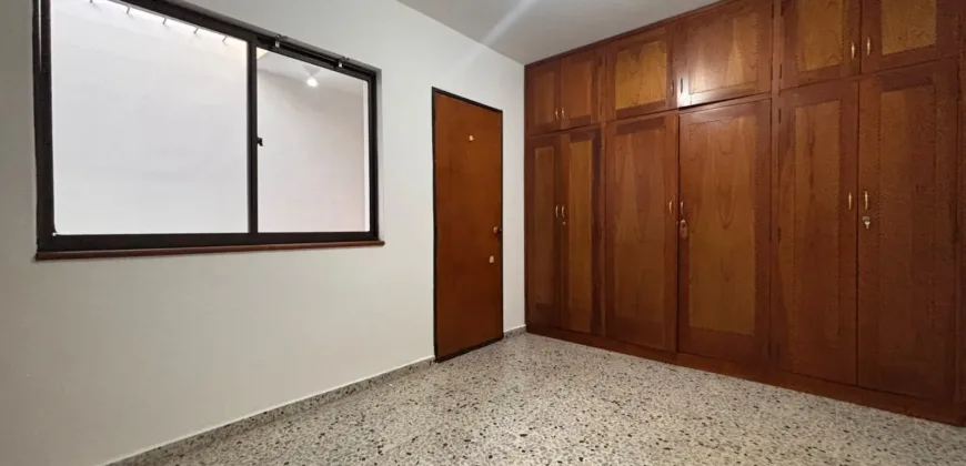 Se arrienda casa comercial Envigado centro 	(194312244)