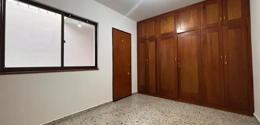Se arrienda casa comercial Envigado centro 	(194312244)