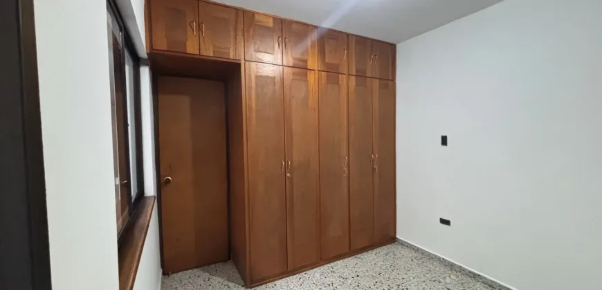 Se arrienda casa comercial Envigado centro 	(194312244)