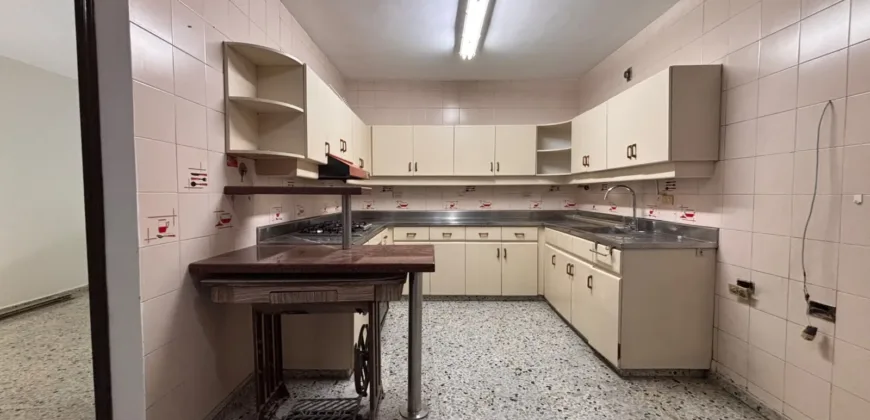 Se arrienda casa comercial Envigado centro 	(194312244)