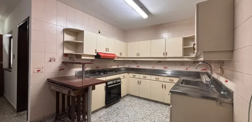 Se arrienda casa comercial Envigado centro 	(194312244)