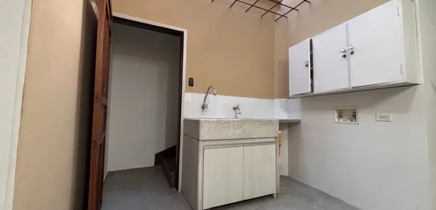 Se arrienda casa comercial Envigado centro 	(194312244)