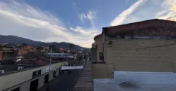 Se arrienda casa comercial Envigado centro 	(194312244)